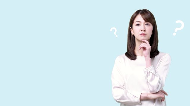 ハテナマークを浮かべる女性